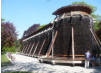 Gradierwerk (2009) im westliche Teil des Kurparks. Durch Salzwasser (Sole), welches an Reisigzweigen herunterluft, wird eine gesundes Klima erzeugt. 